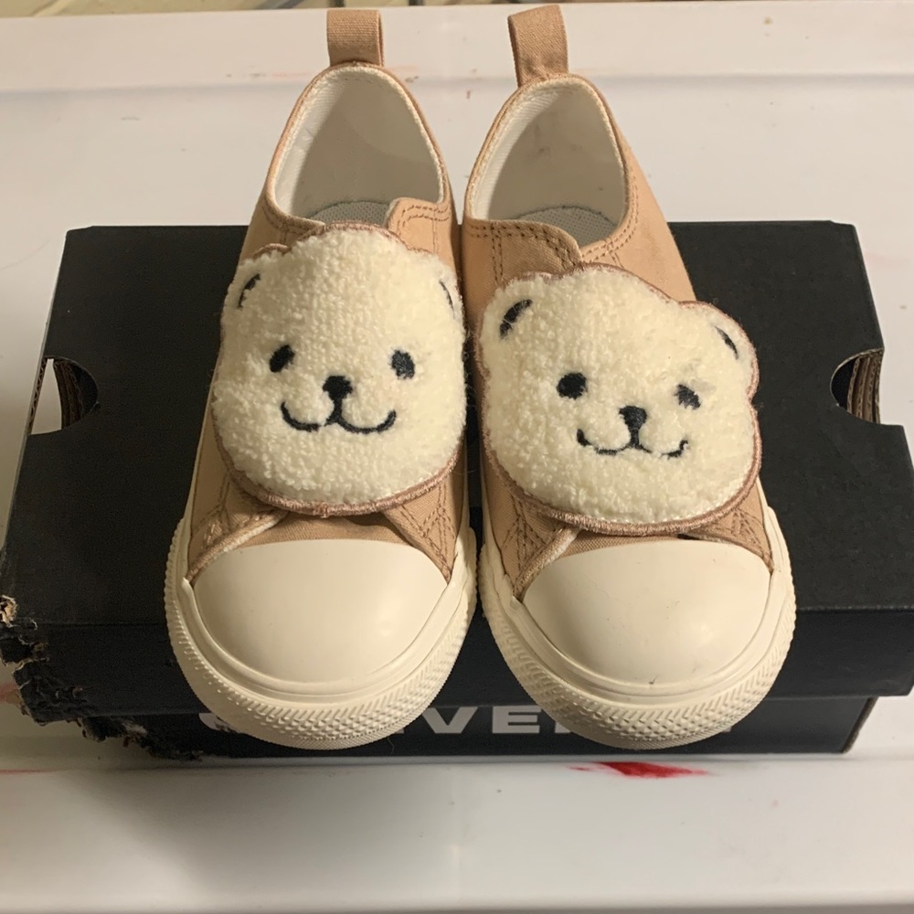 Converse Kids Tan Slip-On Sneakers with Cream Bear Appliqué